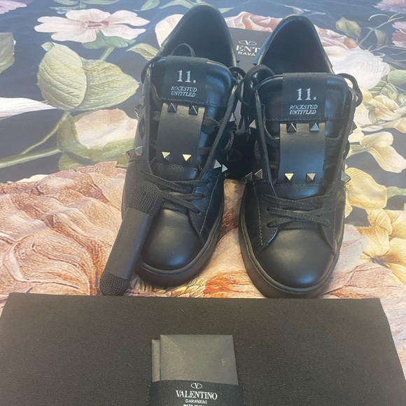 Valentino Rockstud Sneakers 👟 - Picture 4 of 15